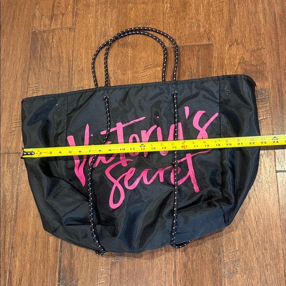 🎄 Christmas Sale 🎄 Spacious Victoria's Secret Black Tote with Pink Logo - Picture 3 of 8